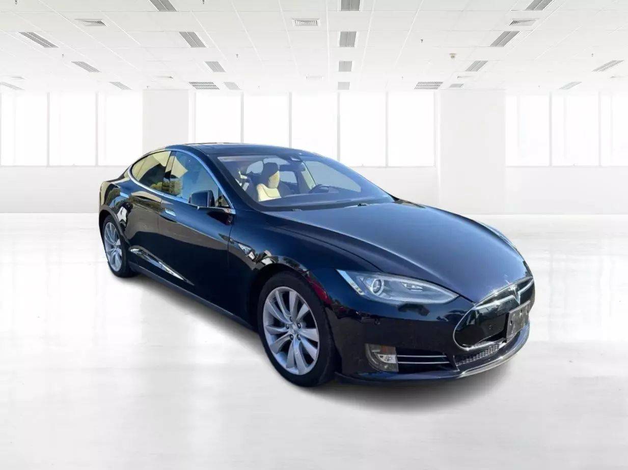 2015 Tesla Model S 85 — Hatchback — 72,000 mi — Newark, CA
