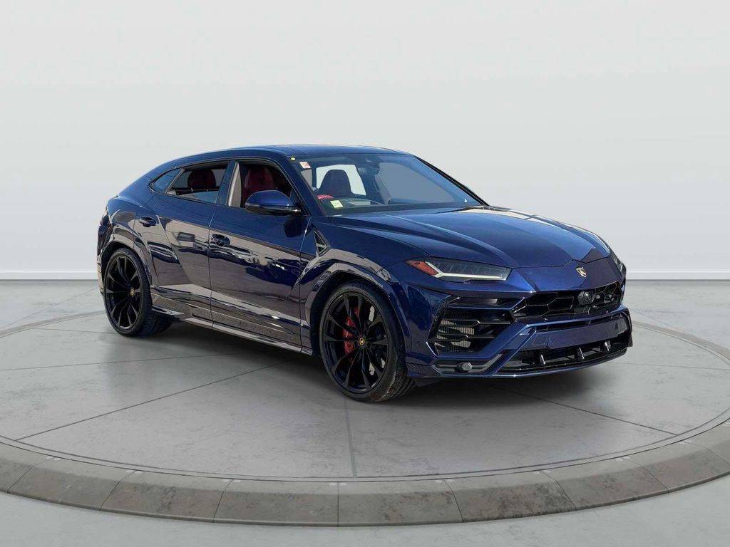 2022 Lamborghini Urus Standard