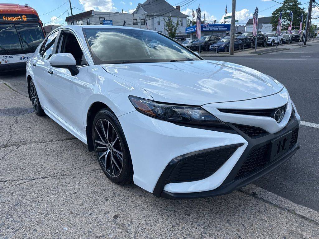 2021 Toyota Camry SE — Sedan — 50,127 mi — Valley Stream, NY