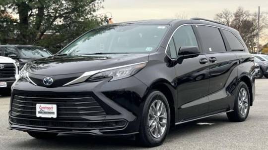 2024 Toyota Sienna LE — Minivan — 6,817 mi — Pompton Plains, NJ