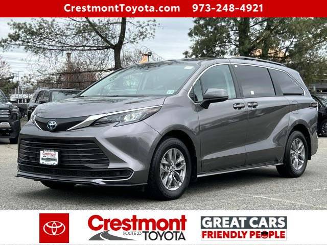 2024 Toyota Sienna LE — Minivan — 8,906 mi — Pompton Plains, NJ