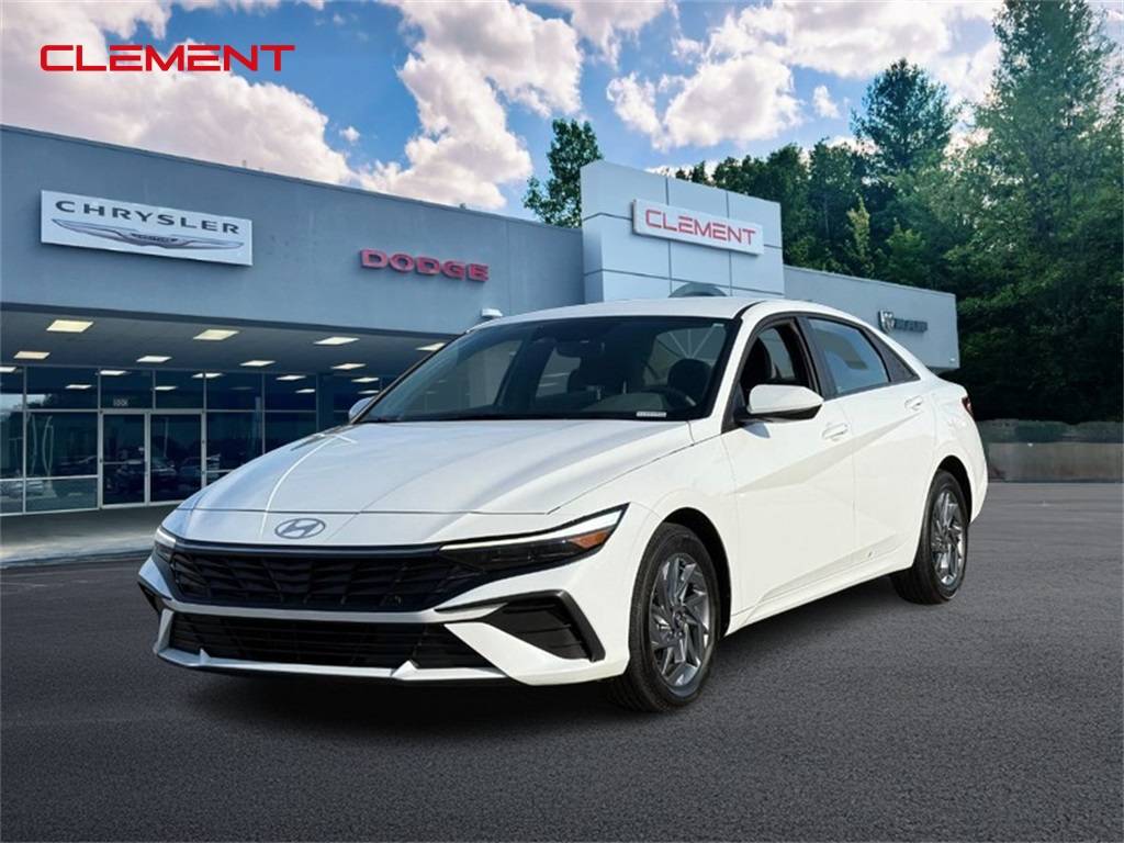 2024 Hyundai Elantra SEL — Sedan — 13,329 mi — Columbia, IL