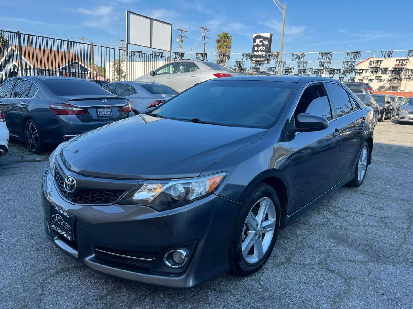 2013 Toyota Camry SE — Sedan — 140,165 mi — Long Beach, CA