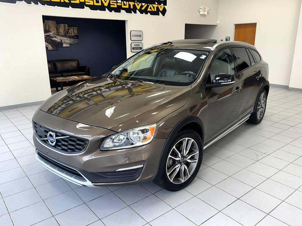 2018 Volvo V60 Cross Country T5 — Wagon — 106,157 mi — Racine, WI