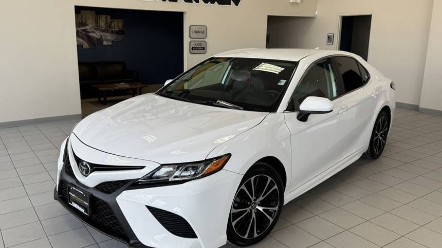2019 Toyota Camry SE — Sedan — 85,425 mi — Racine, WI