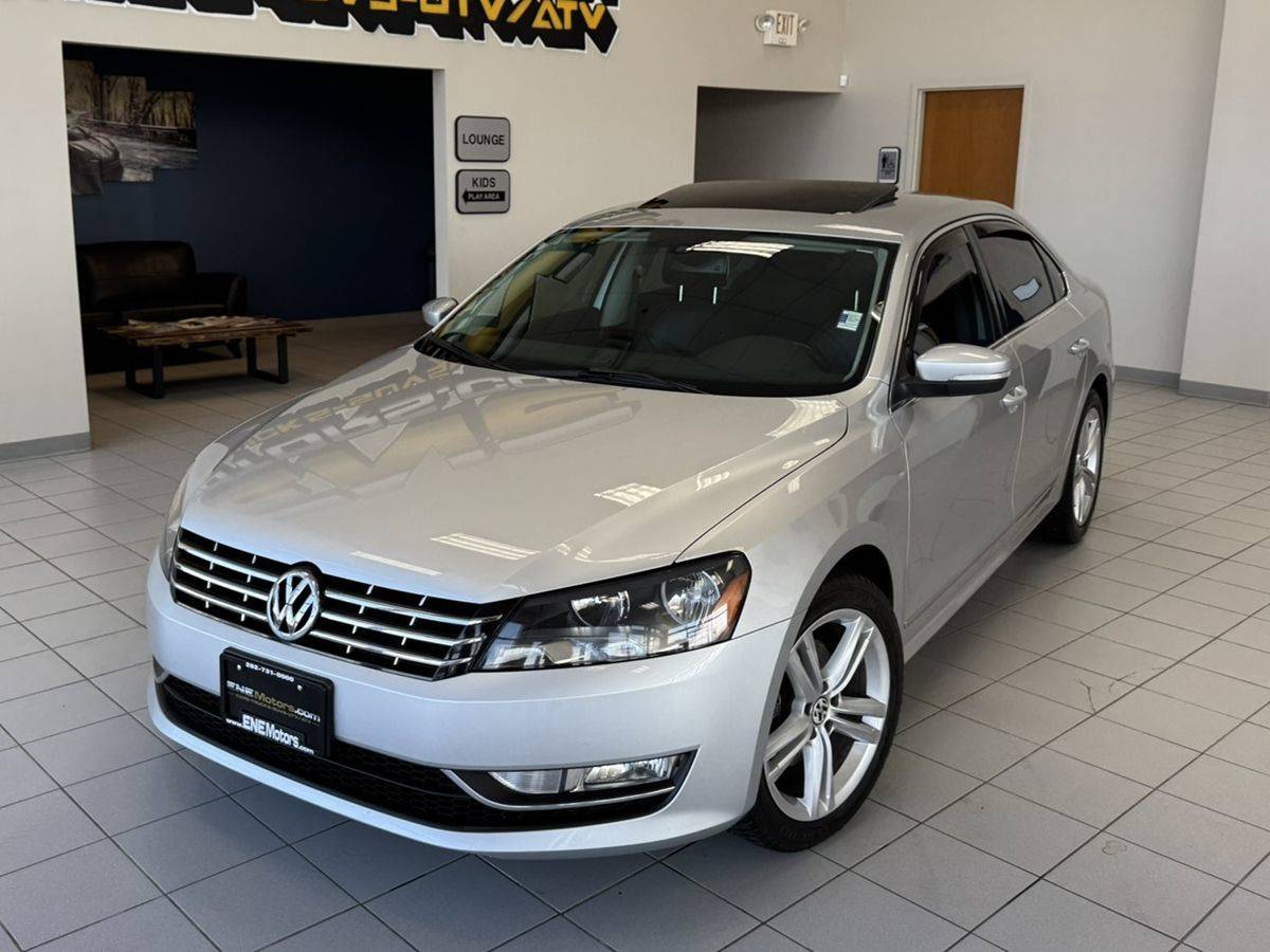 2014 Volkswagen Passat TDI SEL Premium — Sedan — 104,354 mi — Racine, WI