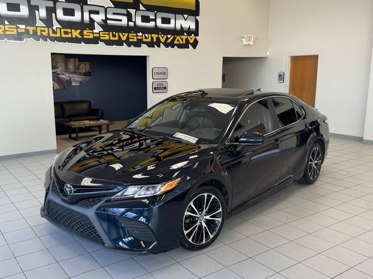 2020 Toyota Camry SE — Sedan — 76,067 mi — Racine, WI