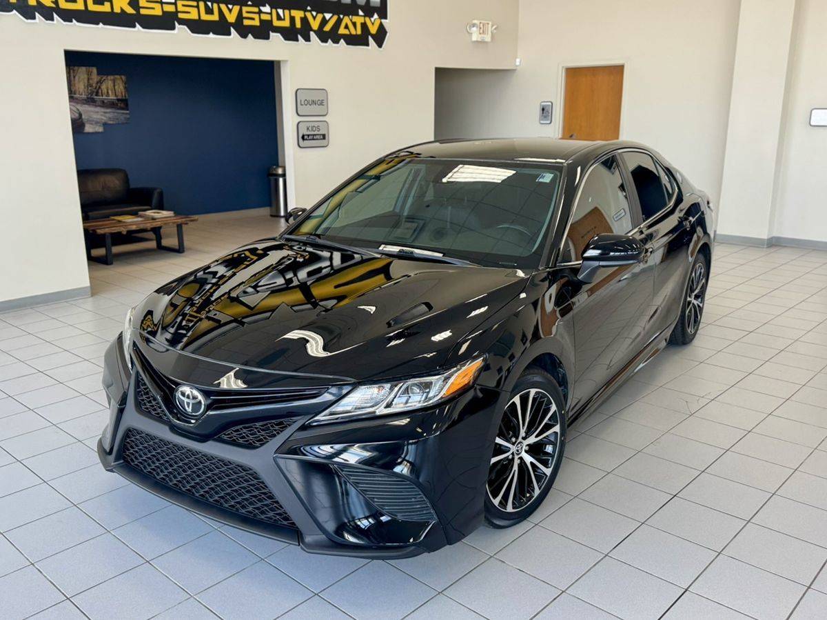 2020 Toyota Camry SE — Sedan — 75,710 mi — Racine, WI