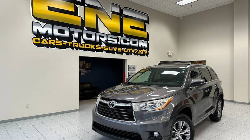 2014 Toyota Highlander XLE — SUV — 102,593 mi — Racine, WI
