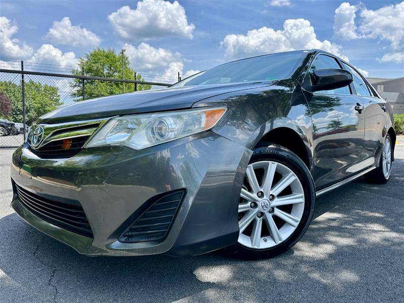 2014 Toyota Camry Hybrid LE — Sedan — 193,001 mi — Chantilly, VA
