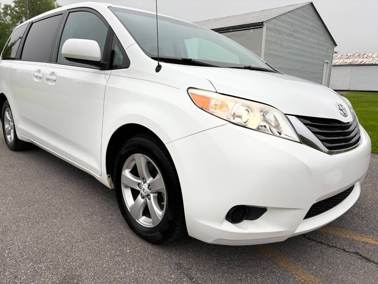 2012 Toyota Sienna LE — Minivan — 117,686 mi — Slatington, PA