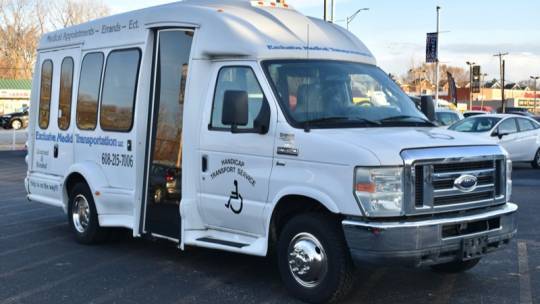 2010 Ford Econoline Commercial Cutaway E-350 — Chassis Cab Truck — 35,190 mi — Crestwood, IL