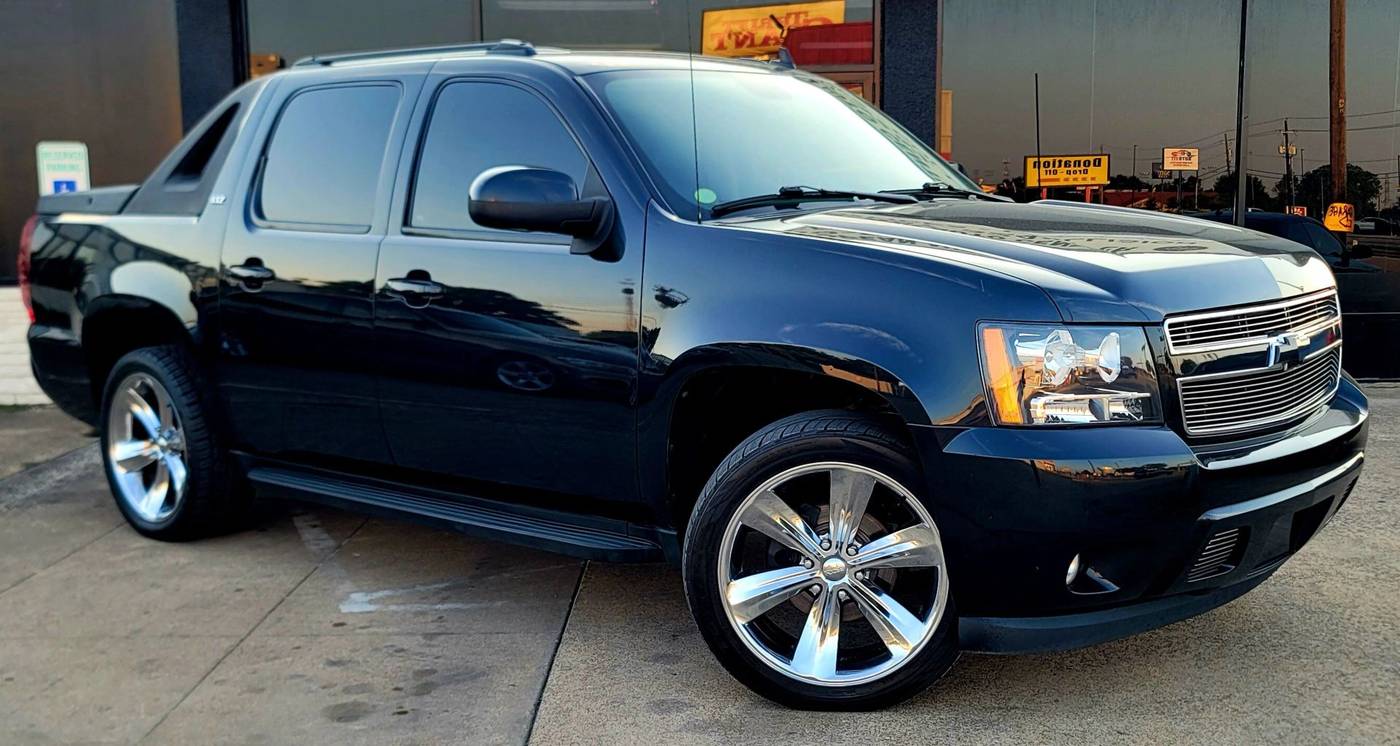 2010 Chevrolet Avalanche LTZ — Pickup Truck — 163,041 mi — Dallas, TX