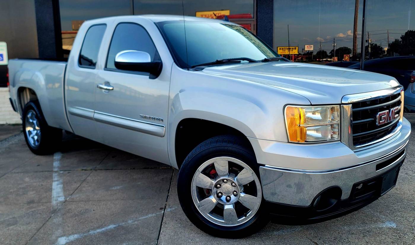 2011 GMC Sierra 1500 SLE — Pickup Truck — 68,925 mi — Dallas, TX