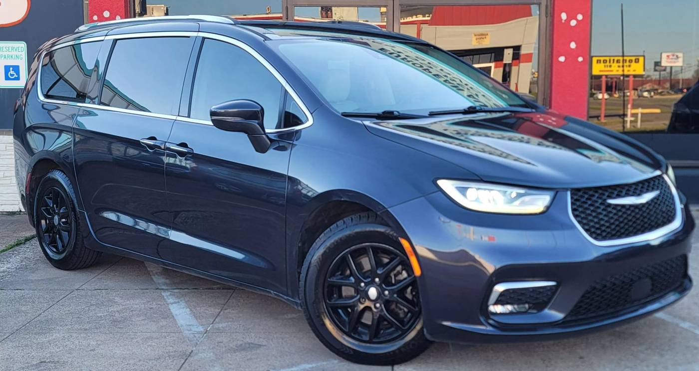 2021 Chrysler Pacifica Touring L — Minivan — 113,621 mi — Dallas, TX
