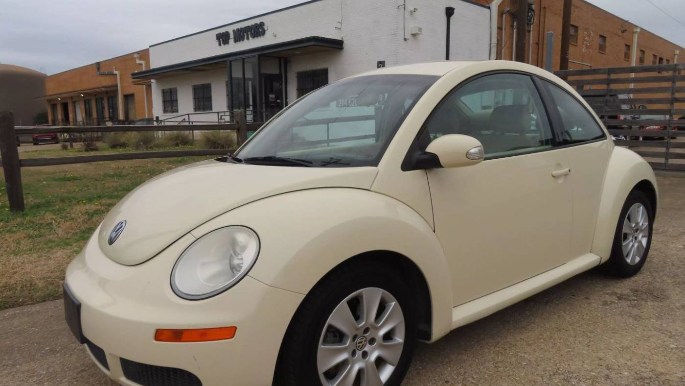 2010 Volkswagen New Beetle Base — Coupe — 126,976 mi — Dallas, TX