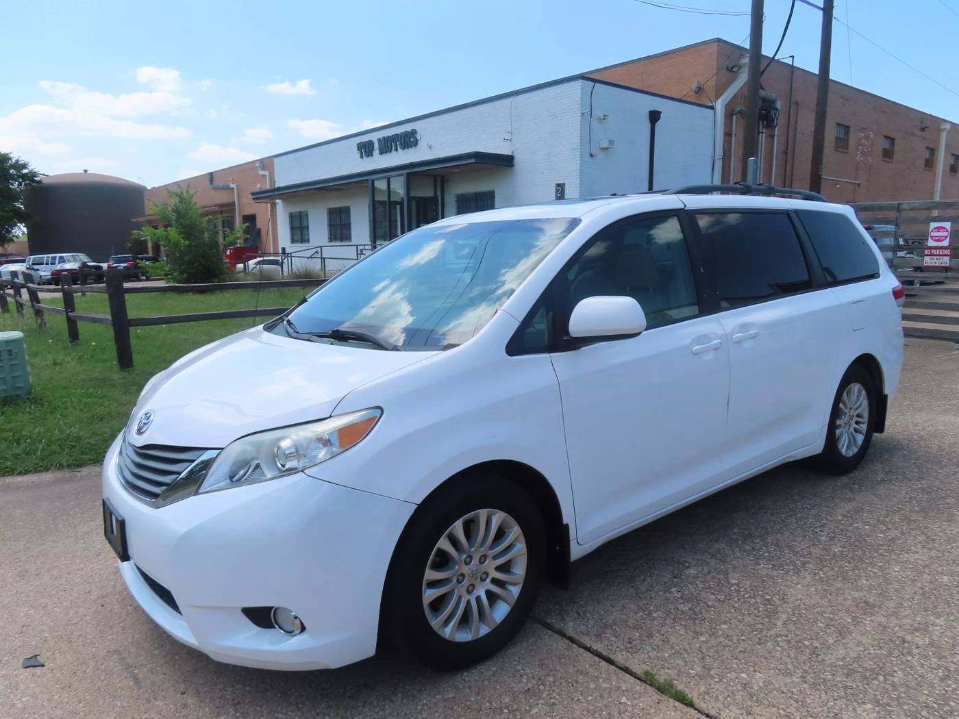 2013 Toyota Sienna XLE — Minivan — 125,081 mi — Dallas, TX