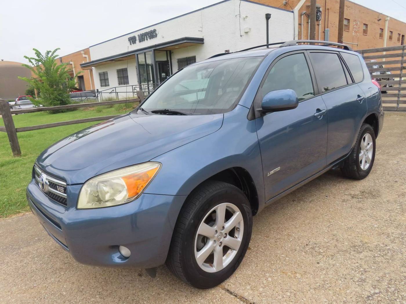 2006 Toyota RAV4 Limited V6 — SUV — 175,900 mi — Dallas, TX