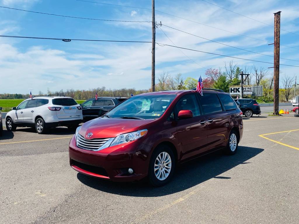 2014 Toyota Sienna XLE — Minivan — 136,472 mi — Quakertown, PA