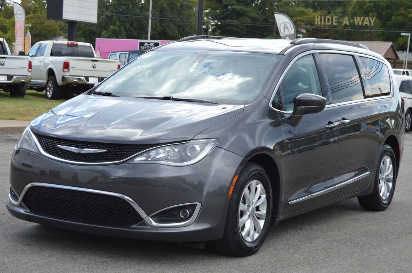 2017 Chrysler Pacifica Touring L — Minivan — 147,062 mi — Clarksville, TN