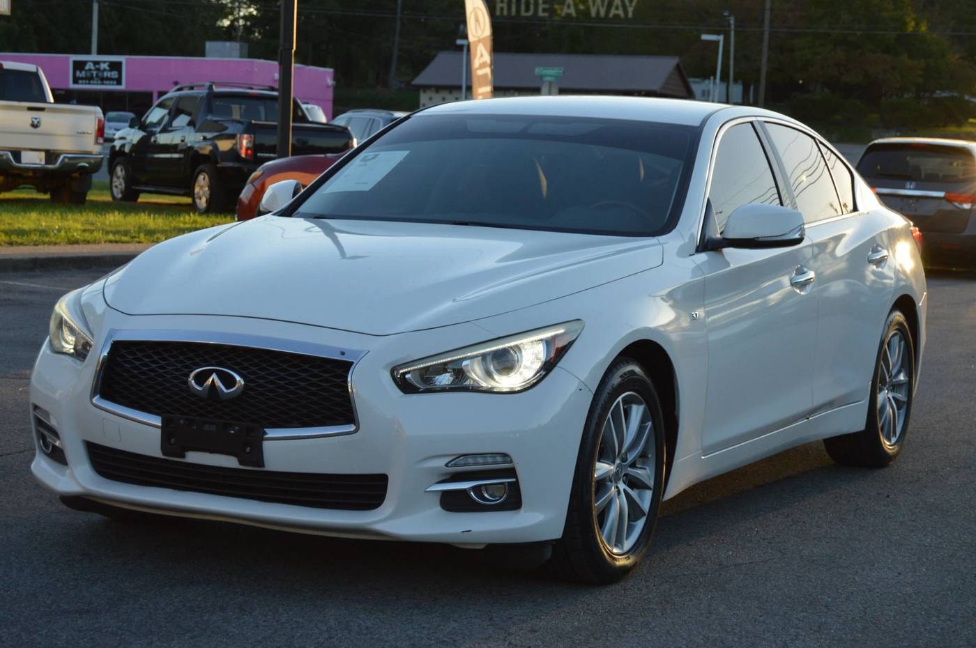 2015 Infiniti Q50 Standard