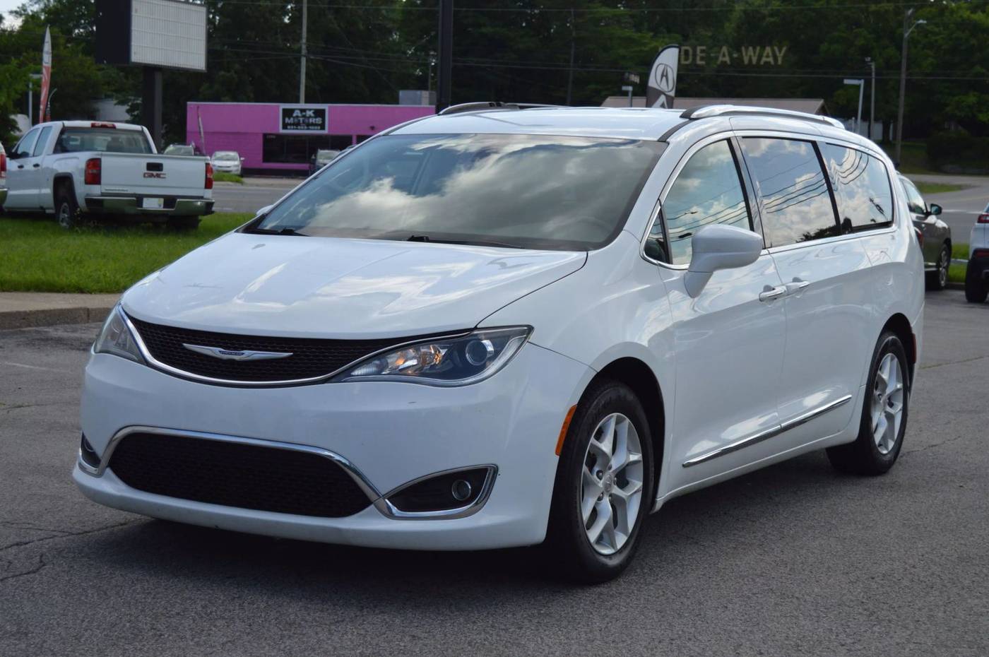 2018 Chrysler Pacifica Touring L Plus — Minivan — 99,923 mi — Clarksville, TN