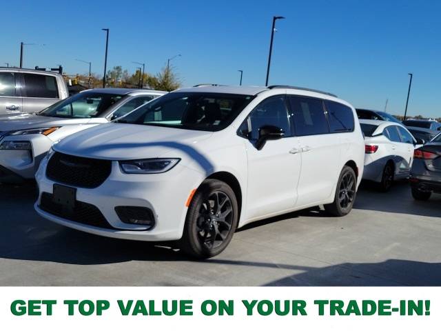 2024 Chrysler Pacifica Touring L — Minivan — 25,132 mi — Ft Collins, CO