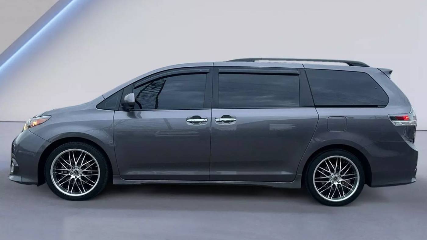 2013 Toyota Sienna SE — Minivan — 151,469 mi — Sacramento, CA