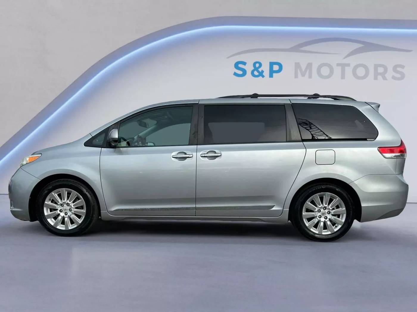 2011 Toyota Sienna XLE — Minivan — 157,015 mi — Sacramento, CA