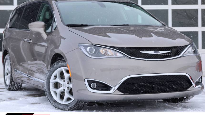 2017 Chrysler Pacifica Touring L — Minivan — 89,000 mi — Omaha, NE