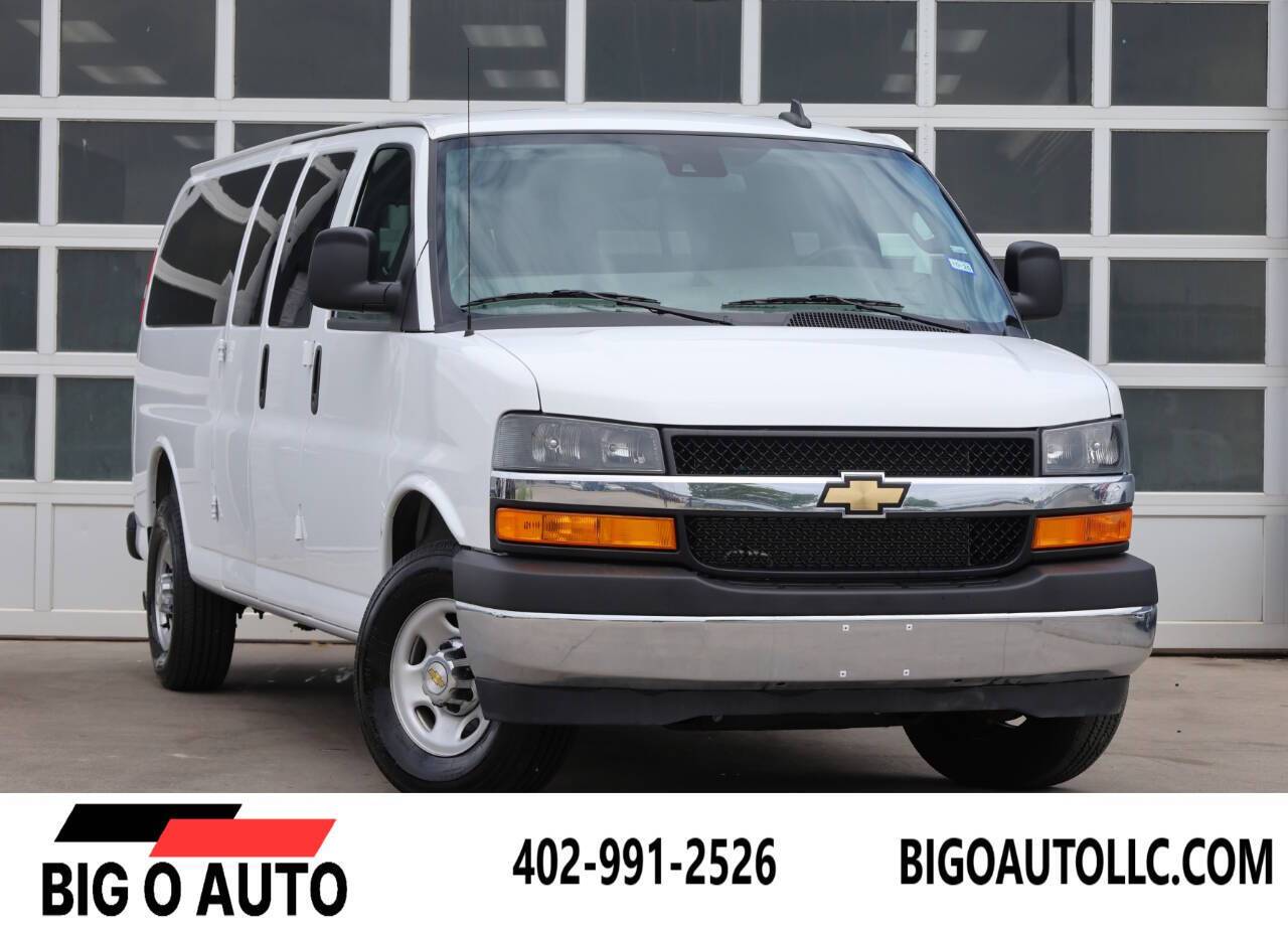 2025 Chevrolet Express Passenger LT — Passenger Van — 6,000 mi — Omaha, NE