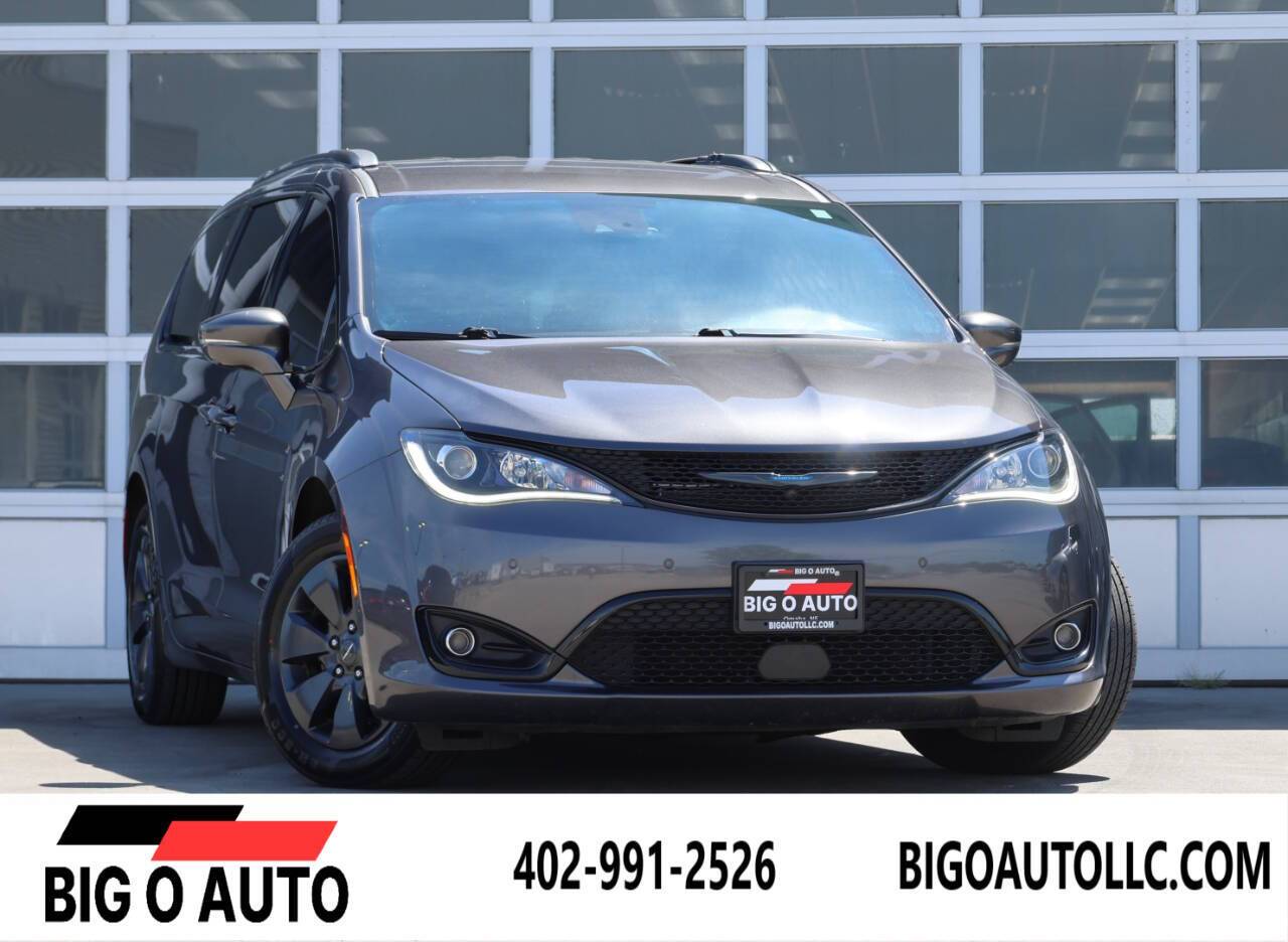 2020 Chrysler Pacifica Hybrid Limited — Minivan — 54,000 mi — Omaha, NE