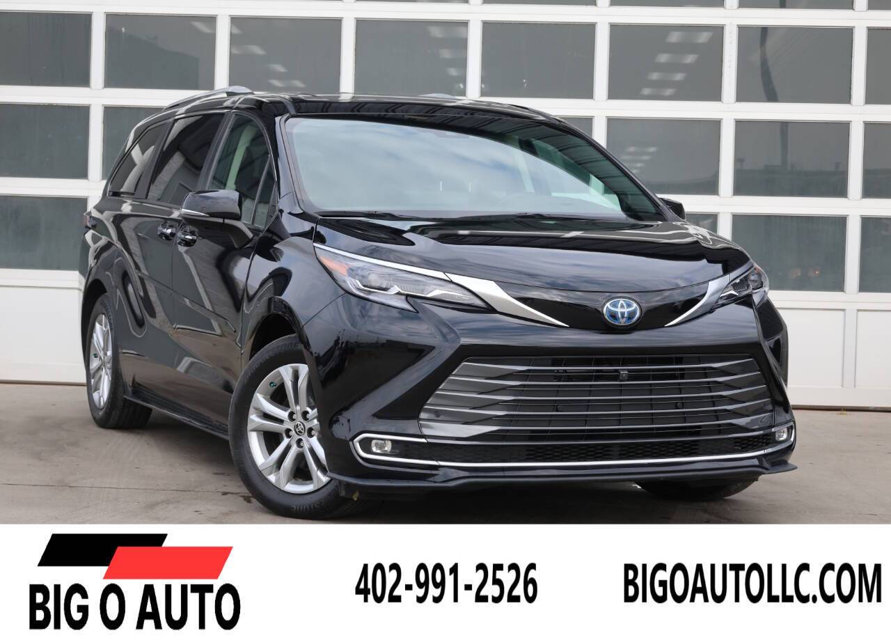 2021 Toyota Sienna Platinum — Minivan — 24,000 mi — Omaha, NE