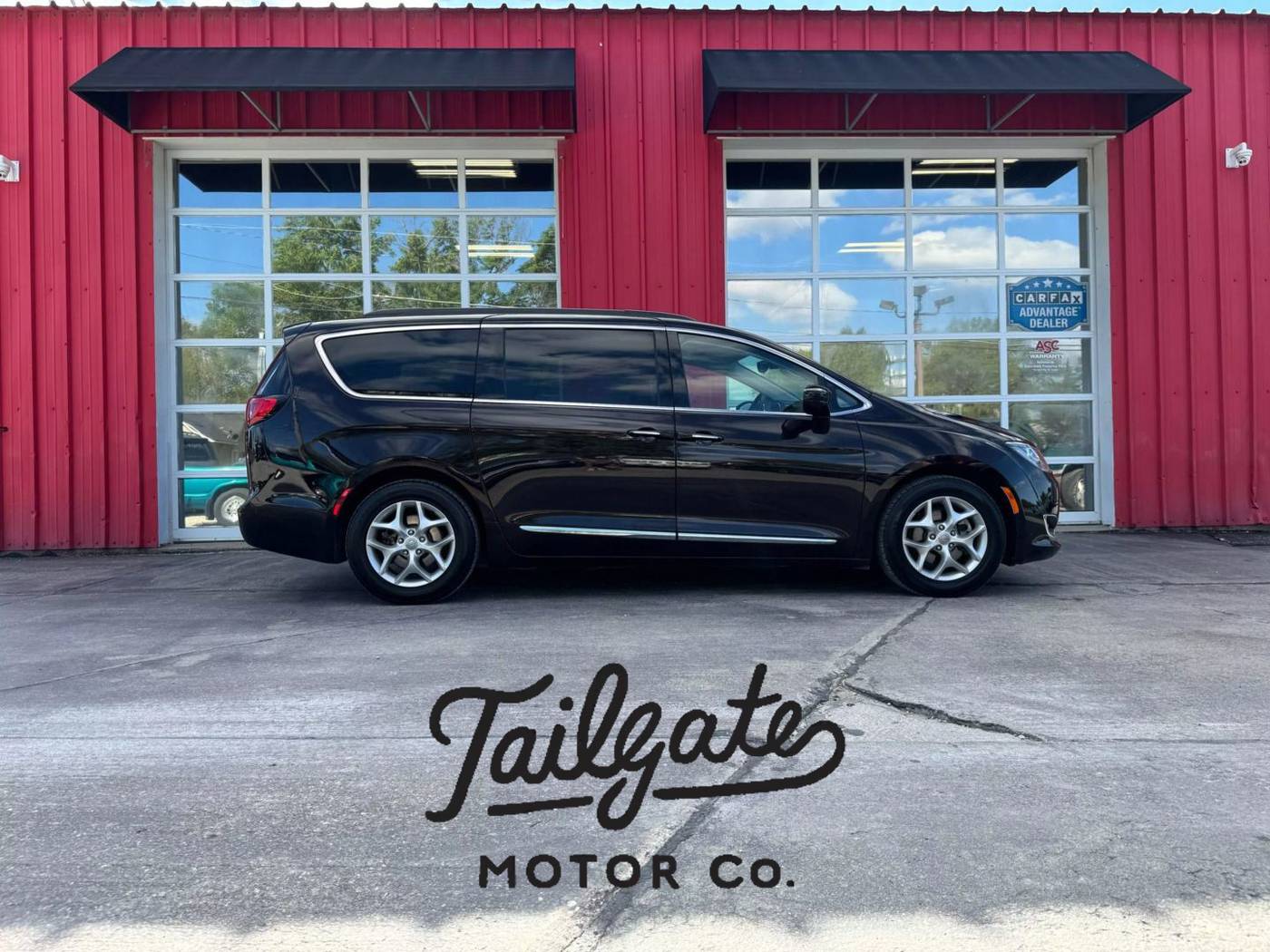 2017 Chrysler Pacifica Touring L — Minivan — 81,129 mi — Fremont, NE
