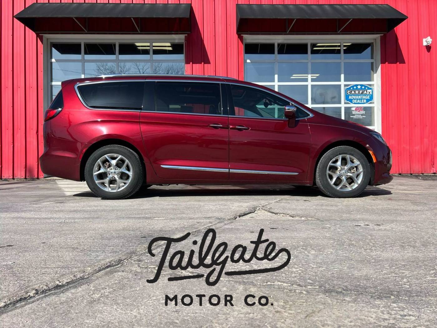 2017 Chrysler Pacifica Limited — Minivan — 124,645 mi — Fremont, NE