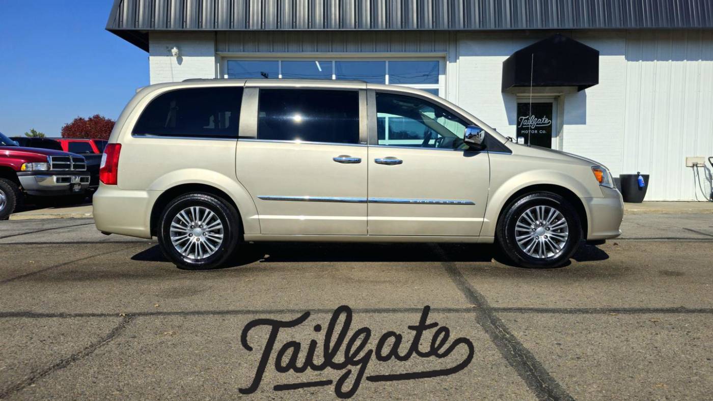 2014 Chrysler Town & Country Touring-L — Minivan — 106,061 mi — Fremont, NE