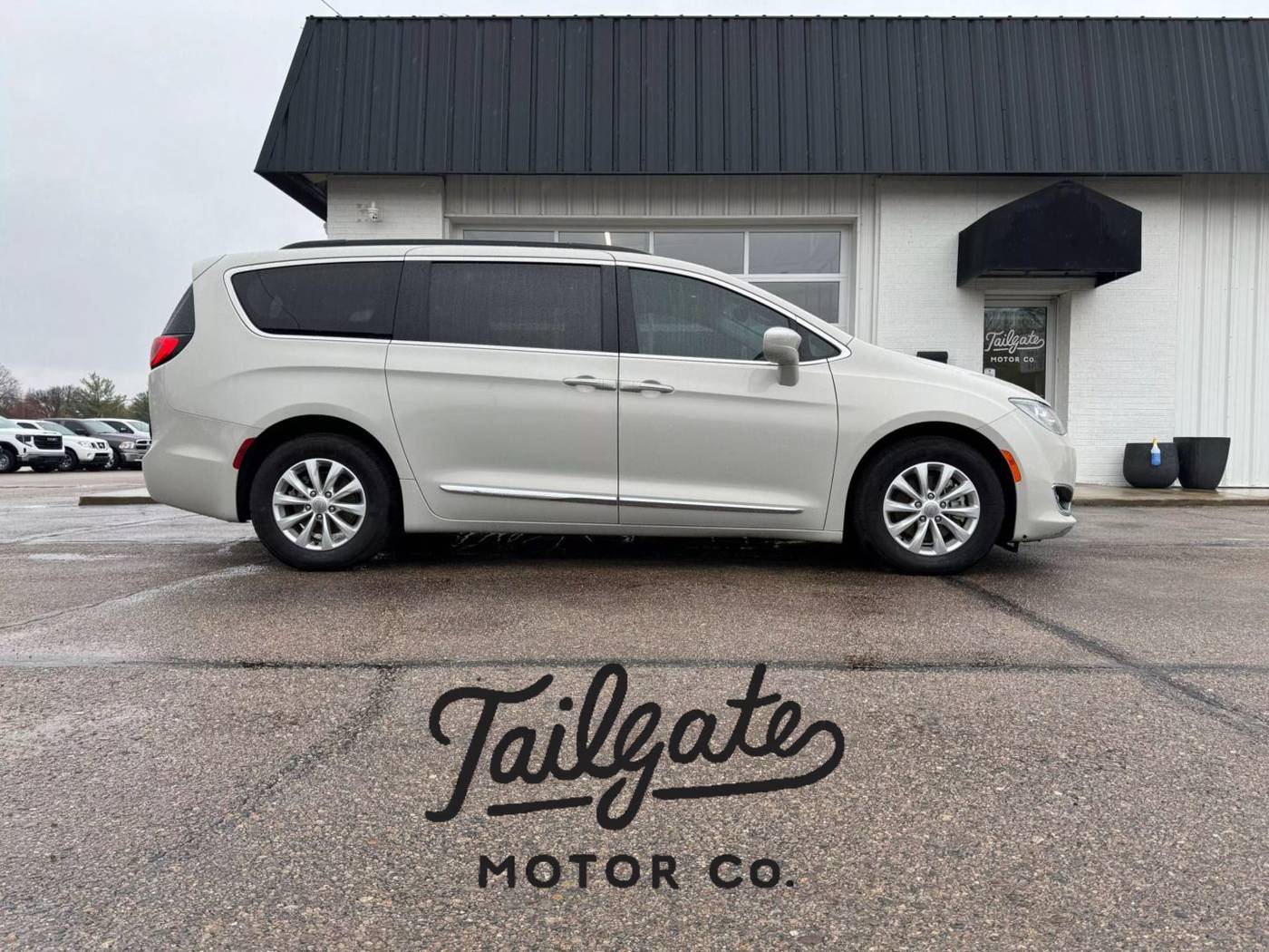 2017 Chrysler Pacifica Touring L — Minivan — 91,301 mi — Fremont, NE