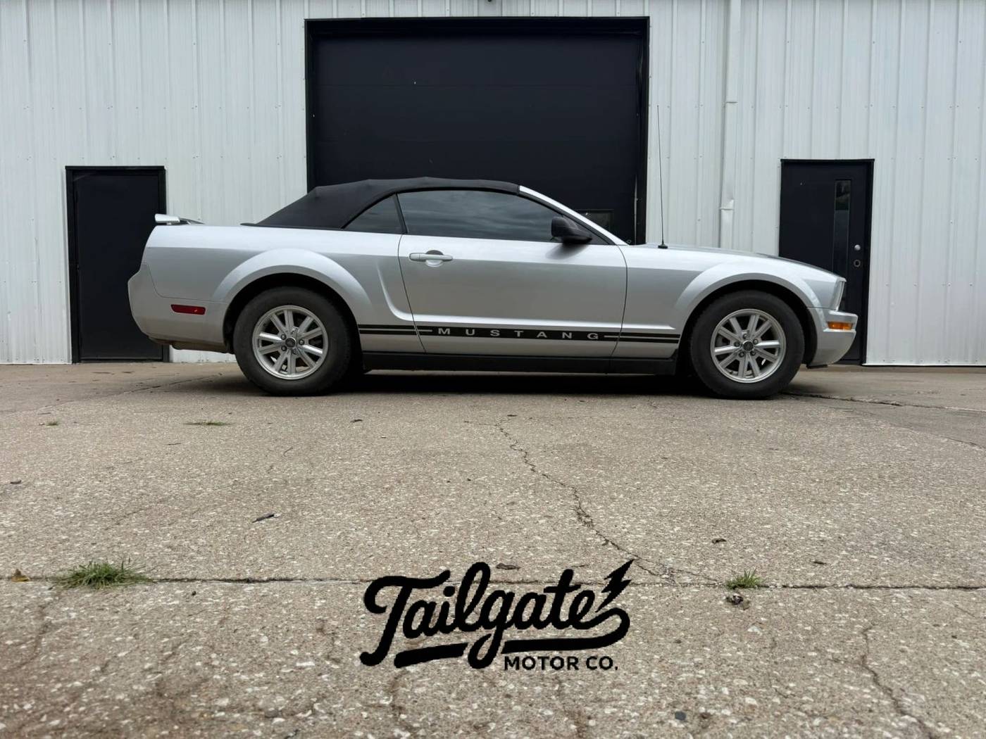 2007 Ford Mustang Deluxe