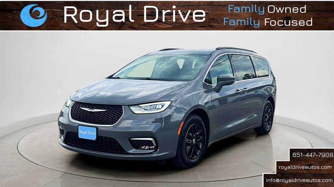 2022 Chrysler Pacifica Touring L — Minivan — 55,814 mi — Newport, MN