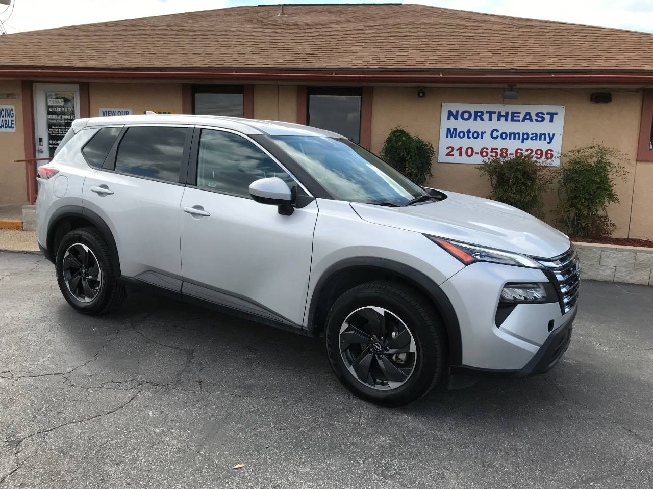 2024 Nissan Rogue SV — SUV — 43,966 mi — Universal City, TX