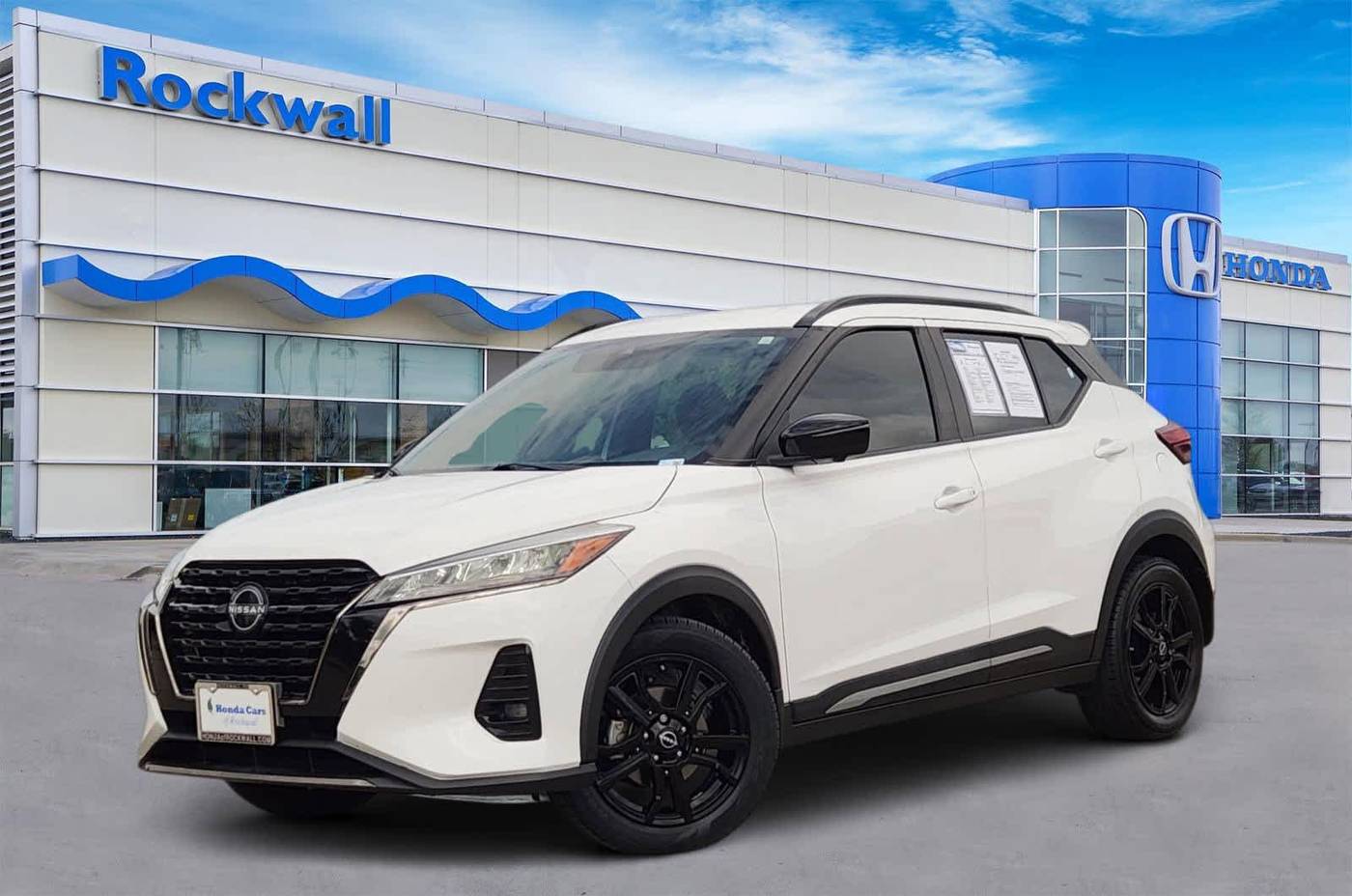 2022 Nissan Kicks SR