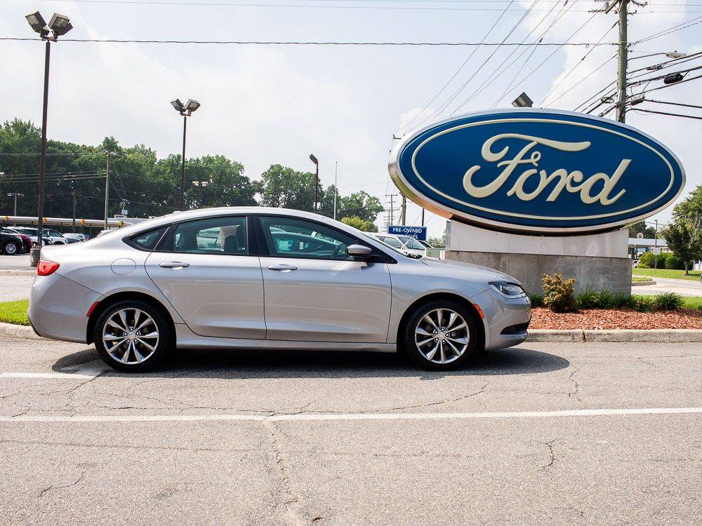2015 Chrysler 200 S — Sedan — 149,960 mi — Suffolk, VA