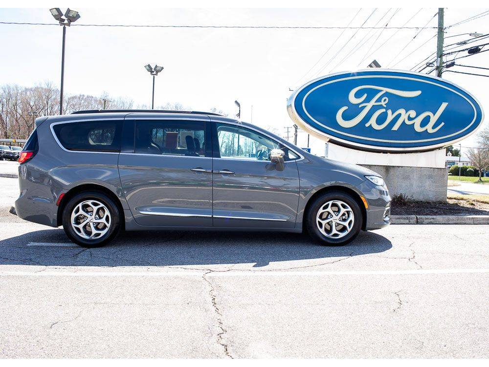 2022 Chrysler Pacifica Limited — Minivan — 67,487 mi — Suffolk, VA