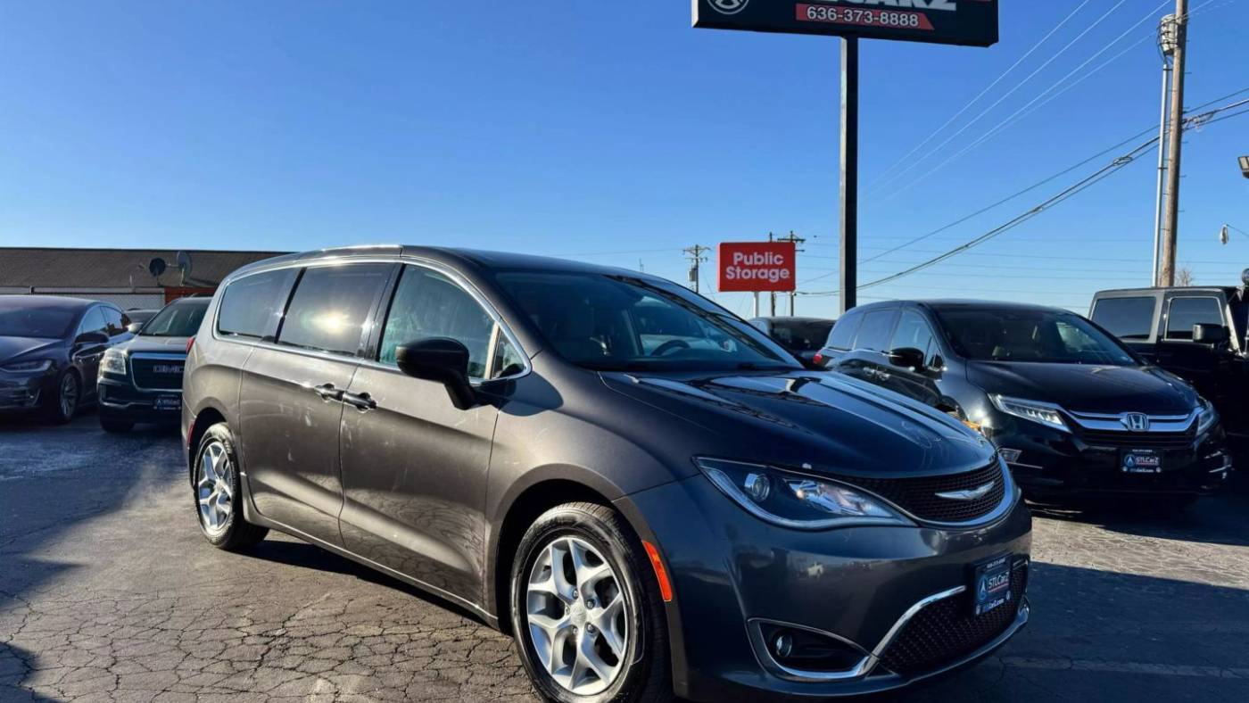 2017 Chrysler Pacifica Touring Plus — Minivan — 129,460 mi — Saint Charles, MO