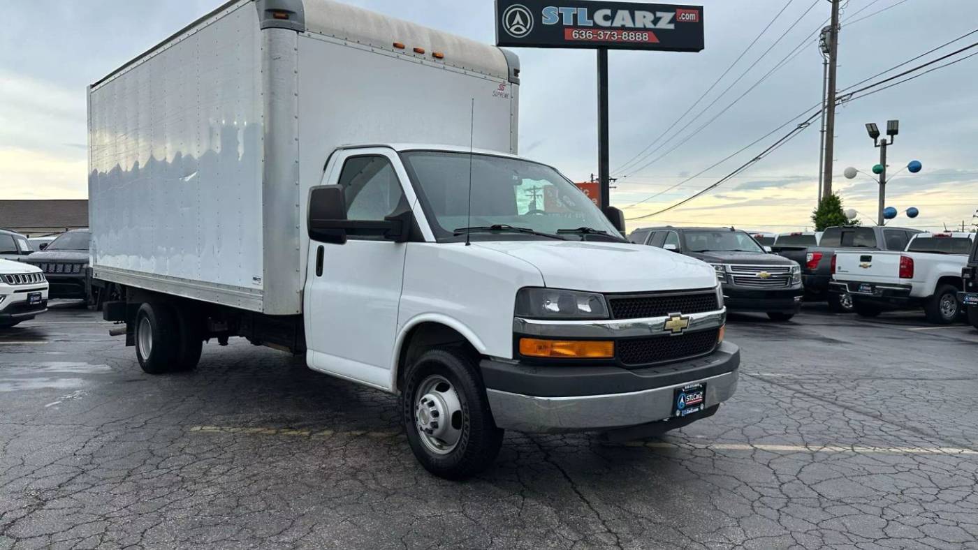 2016 Chevrolet Express Commercial Cutaway 3500 — Chassis Cab Truck — 106,906 mi — Saint Charles, MO