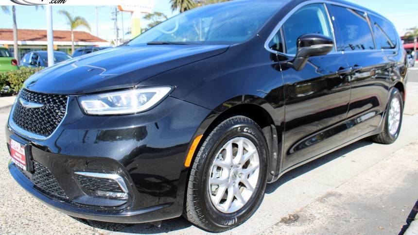 2023 Chrysler Pacifica Touring L — Minivan — 51,857 mi — Hermosa Beach, CA