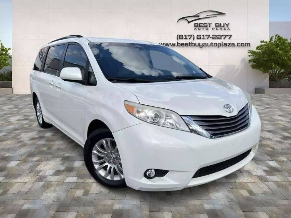 2017 Toyota Sienna XLE — Minivan — 132,557 mi — Arlington, TX