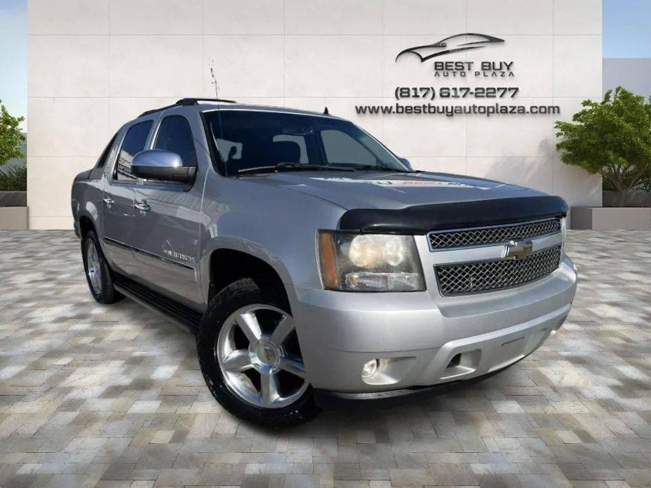 2011 Chevrolet Avalanche LTZ — Pickup Truck — 120,130 mi — Arlington, TX