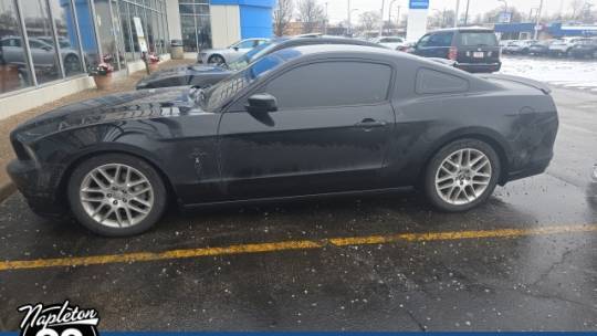 2013 Ford Mustang V6 Premium — Coupe — 119,568 mi — Oak Lawn, IL