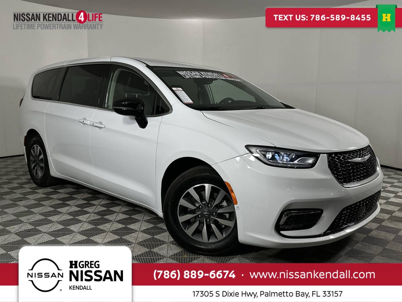 2024 Chrysler Pacifica Hybrid Select — Minivan — 13,669 mi — Palmetto Bay, FL